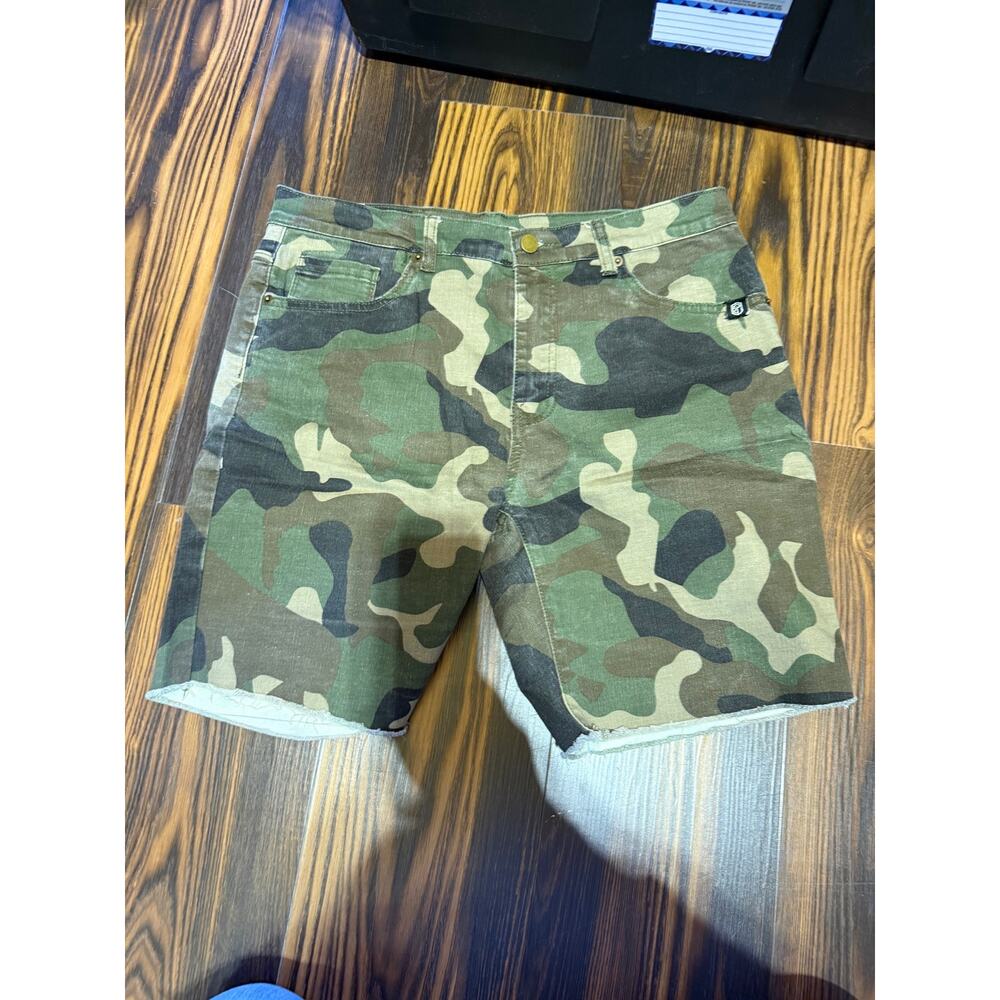 Born Primitive Flex Stretchy Jort Camo Print Size L w/8” Inseam